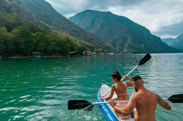 What are the best sustainable travel packages for exploring the Scottish Highlands?